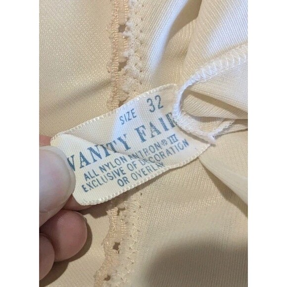 Vintage 70s Vanity Fair Beige Antron Nylon Full Slip Button Lace Trim 32 - Picture 4 of 4